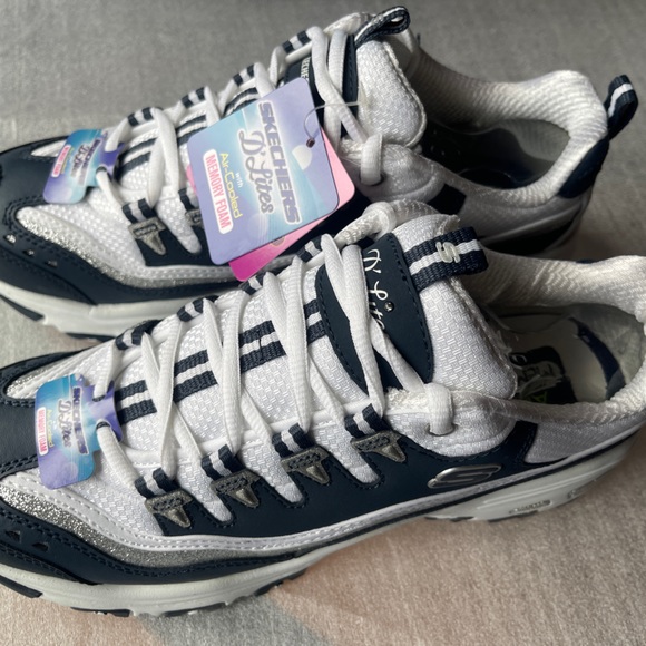 Women navy blue and white Skechers D’Lites with air-cooled memory foam size 8.5 - Picture 2 of 12